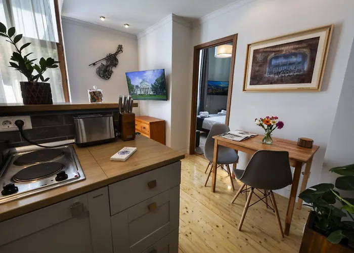 Athenaeum Spacious& Cozy 1Br Prime Location W Balcony