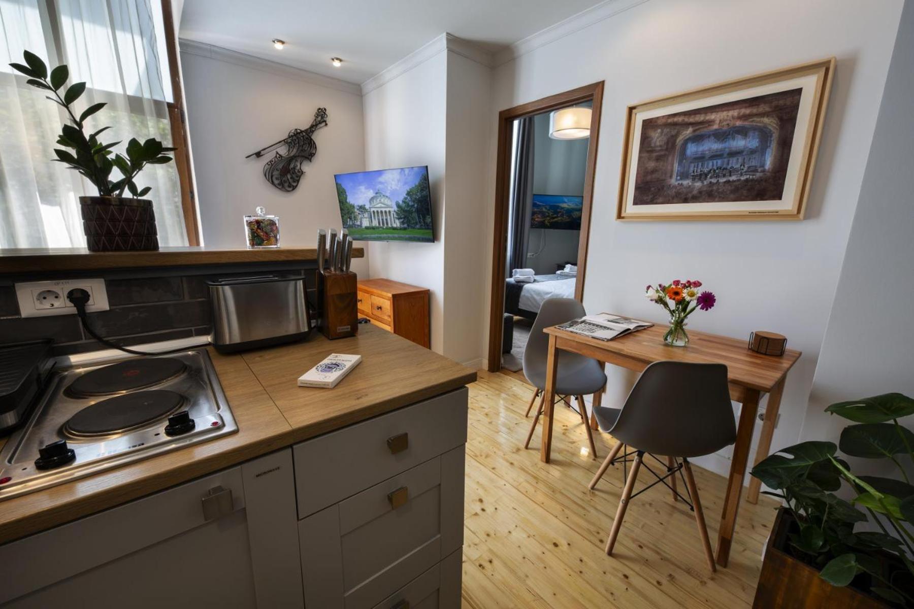 Athenaeum Spacious& Cozy 1br Prime Location W Balcony *