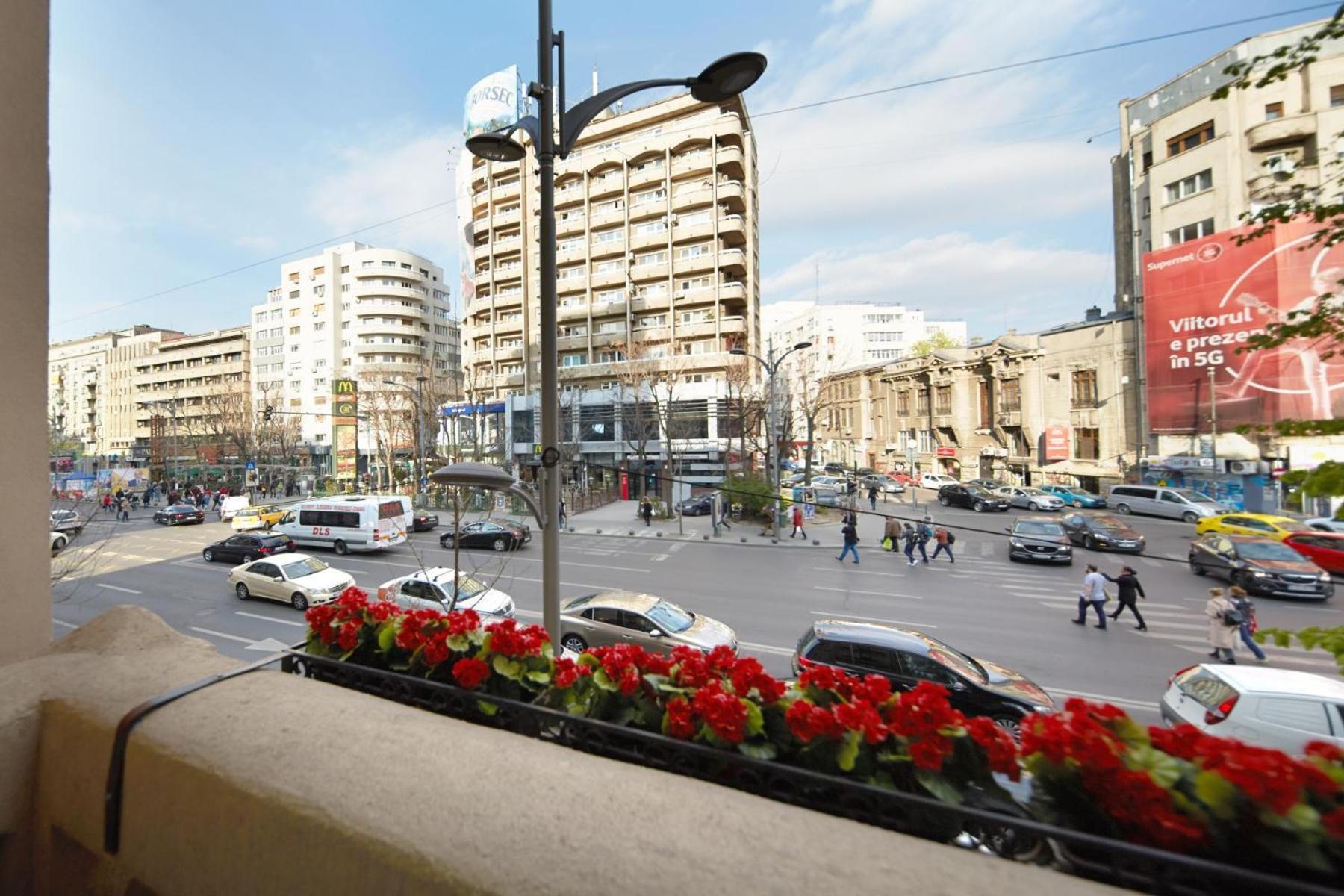 Athenaeum Spacious& Cozy 1br Prime Location W Balcony Apartment *