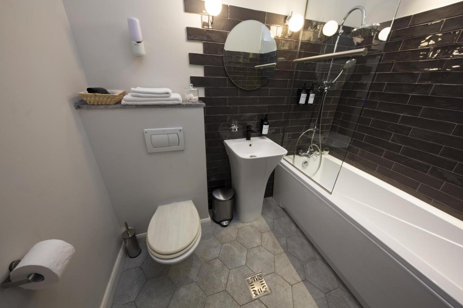 Apartment Athenaeum Spacious& Cozy 1br Prime Location W Balcony *