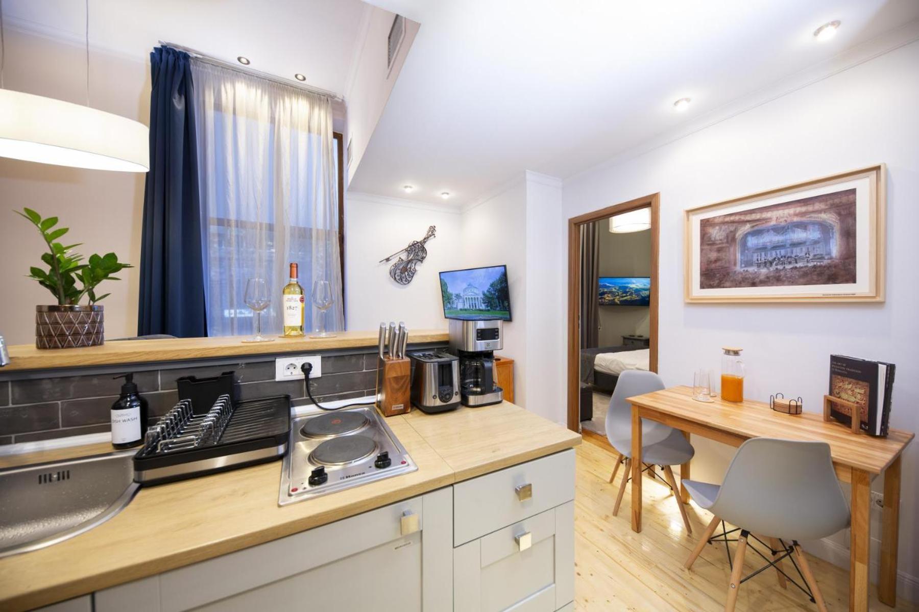Athenaeum Spacious& Cozy 1br Prime Location W Balcony *