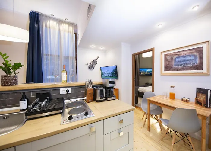 Athenaeum Spacious& Cozy 1Br Prime Location W Balcony