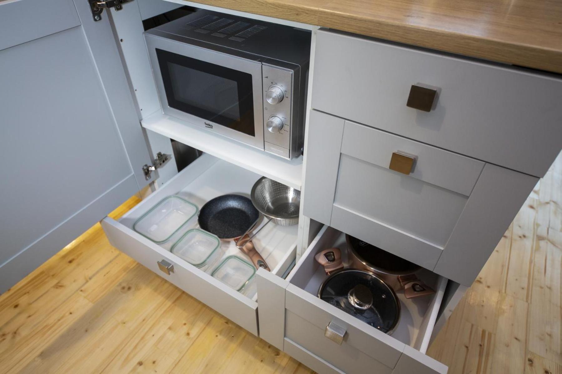 Athenaeum Spacious& Cozy 1br Prime Location W Balcony דירה *